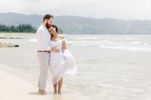 Do you wish to intimately tie the knot in a tropical paradise? Discover our Hawaii Elopement Packages!