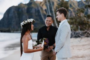 A couple tying the knot with their chosen wedding officiant in Hawaii