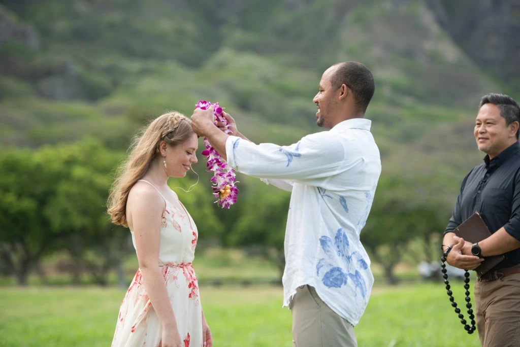 Hawaii outdoor marriage ceremony