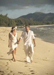 Couple following their Hawaii wedding checklist for an Oahu ceremony.